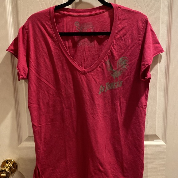 So threading company women’s short sleeve T-shirt says two XL - Picture 3 of 6
